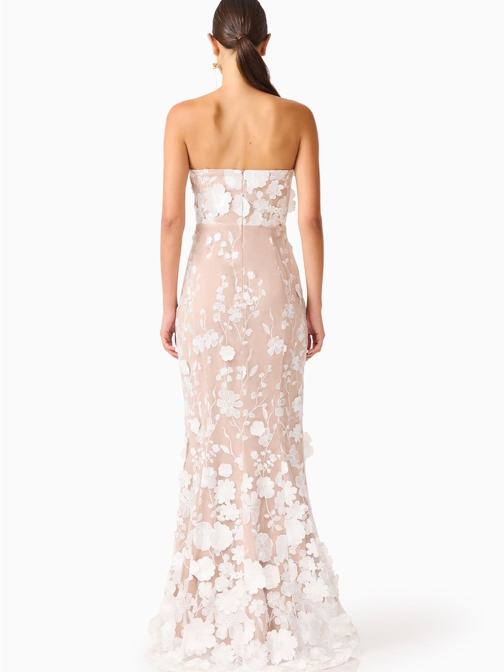 Elliatt Tiana Floral Maxi Dress in White - Picture 3 of 9